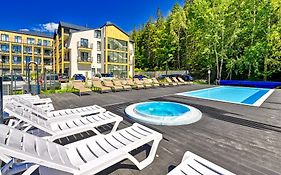 OSTOJA RESIDENCE VIP z basenem, sauną, jacuzzi, strefą relaksu, pokojem zabaw i własnym parkiem by Royal Aparts